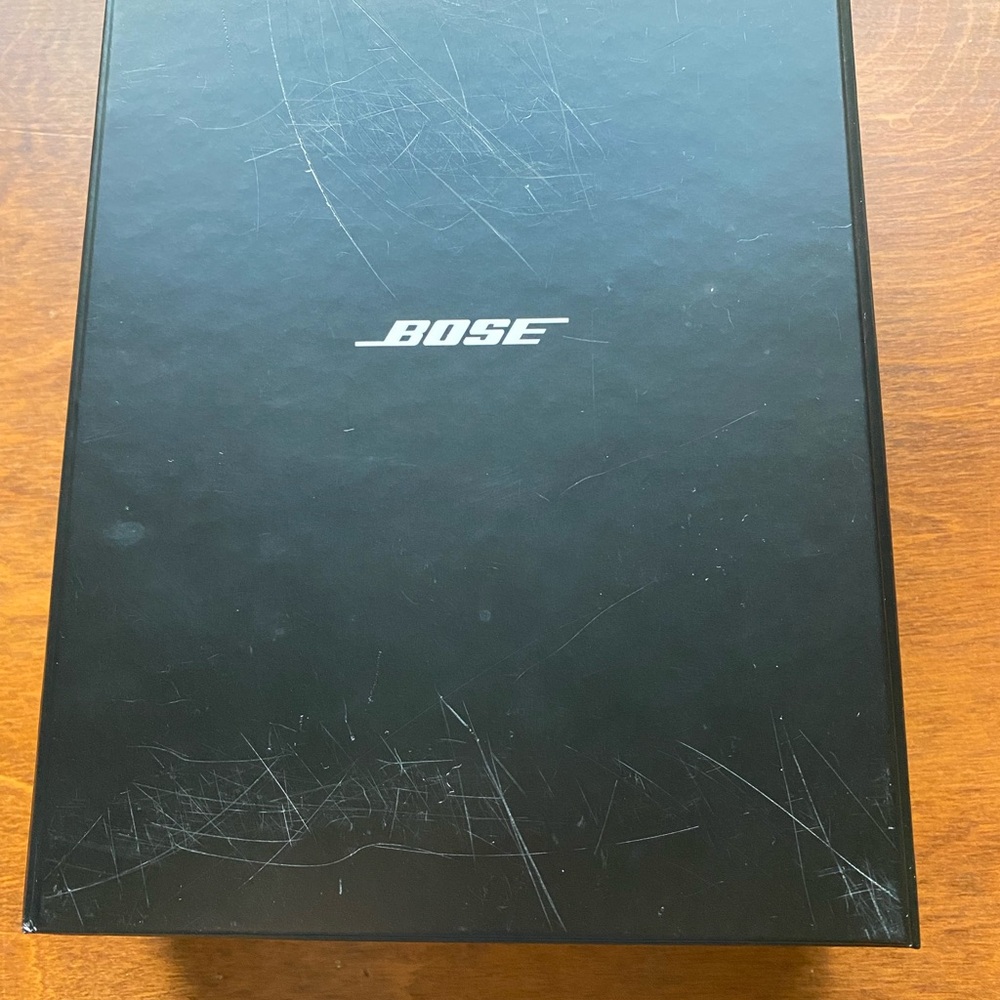 Bose Black Earbud Headphones - Picture 2 of 8
